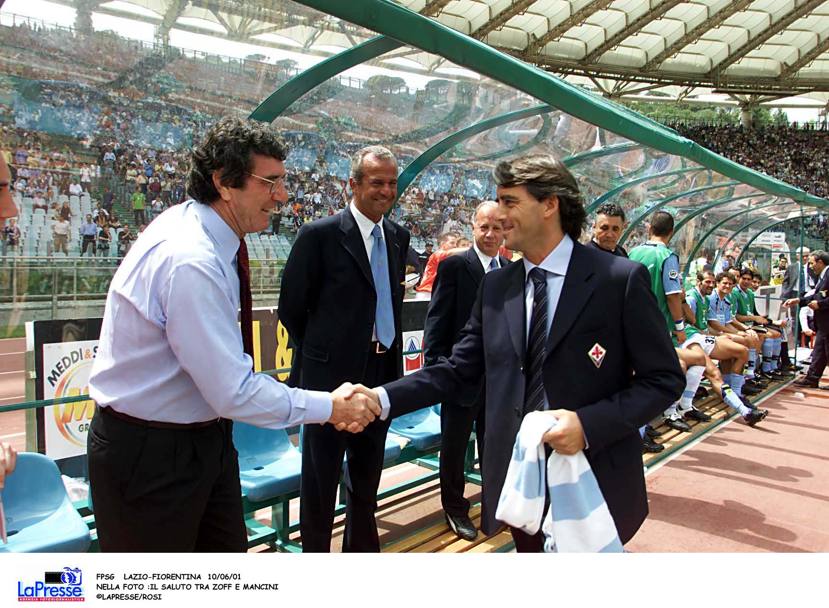 Con Dino Zoff durante Lazio Fiorentina nel giugno 2001 (LaPresse)
